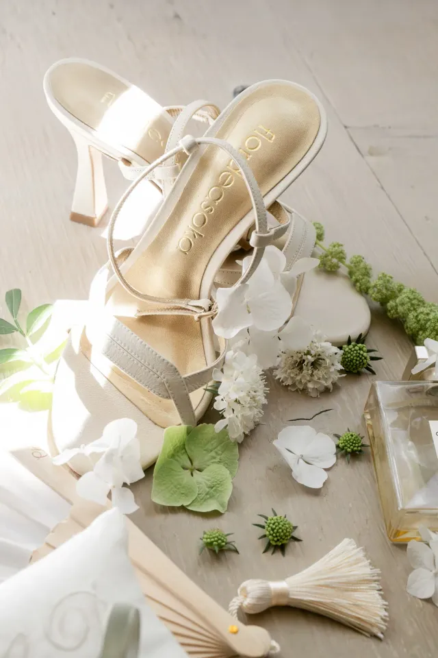 Escarpins de mariée Flor de Asoka et détails de préparatifs