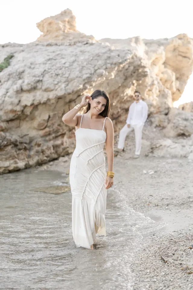 Engagement session in Sausset-les-Pins: why do a couple session before your wedding