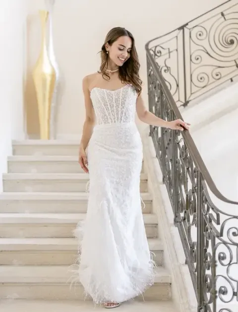 La mariée dans l'escalier en fer forgé du Château de Tourreau
