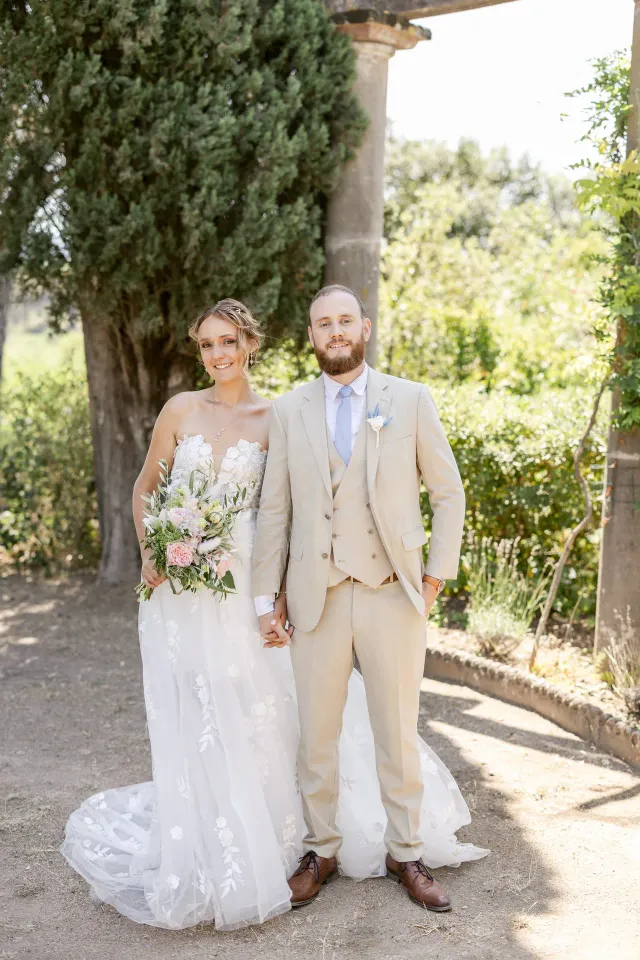 The couple side by side in the grounds of Château de Vaucouleurs