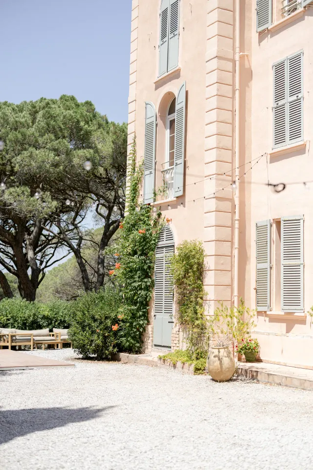 Shaded terrace in front of the château façade