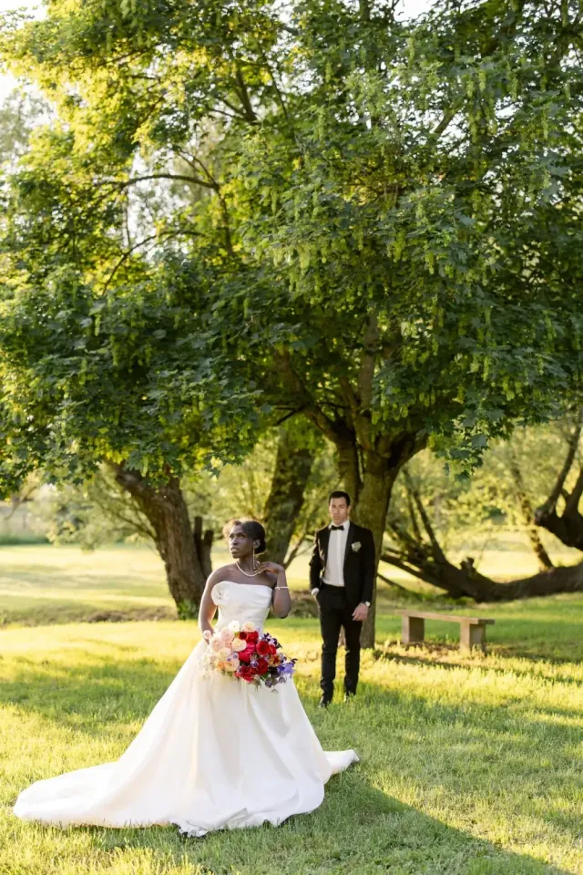 Portrait du couple sous les oliviers centenaires